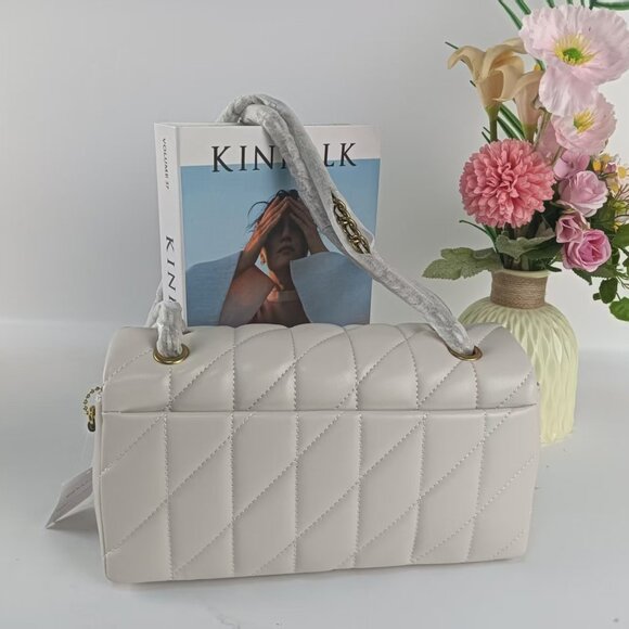 Coach Tabby 26" Quilted Pillow Shoulder Bag - Picture 4 of 5